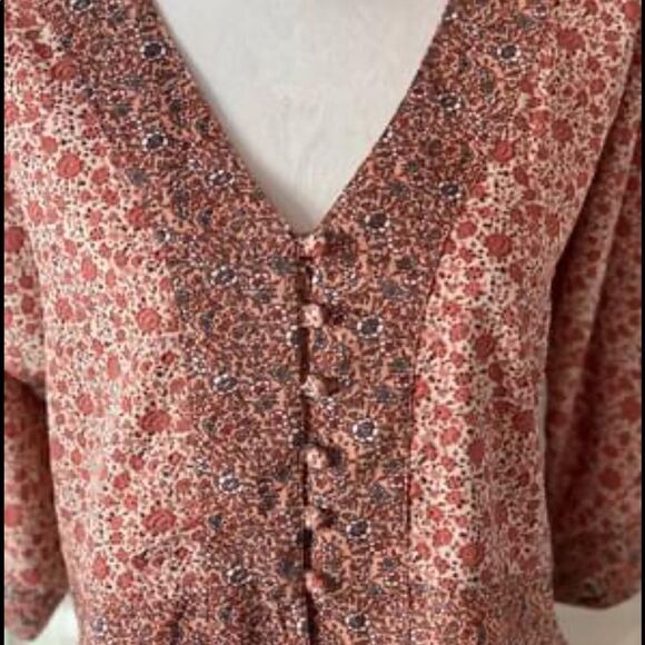 NWT STYLE HOUSE Junior Large Floral Print Blouse - Picture 2 of 5